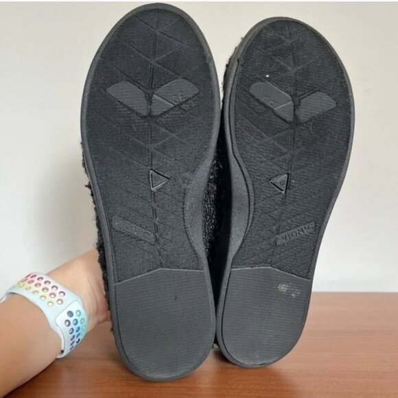 Vionic Malibu Slip-On Supportive Sneaker – Black Boucle, Size 6 - Picture 7 of 7